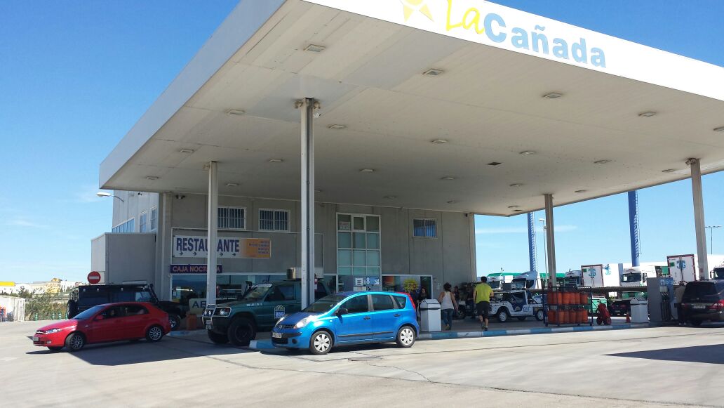 Surtidores de la gasolinera 24 h La Cañada