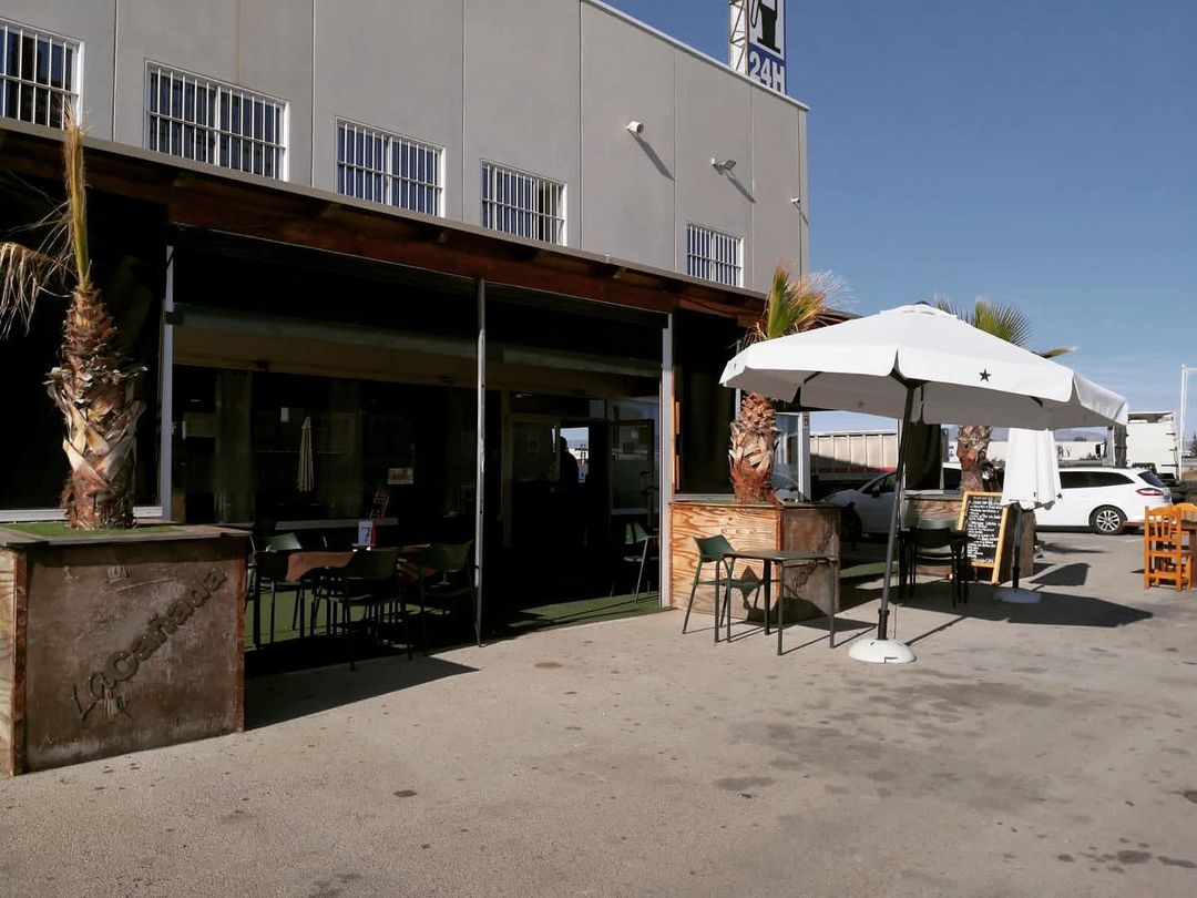 Restaurante de La Cañada con terraza exterior